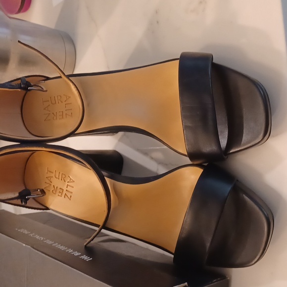 NATURALIZER JOY BLACK WOMEN'S SZ 8.5 WIDE SANDALS NWB - Picture 2 of 7